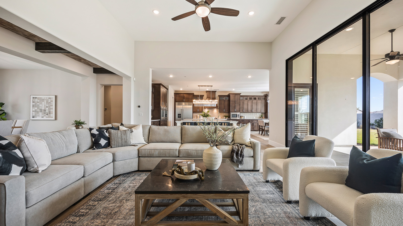 6389_lot40_greatroom04