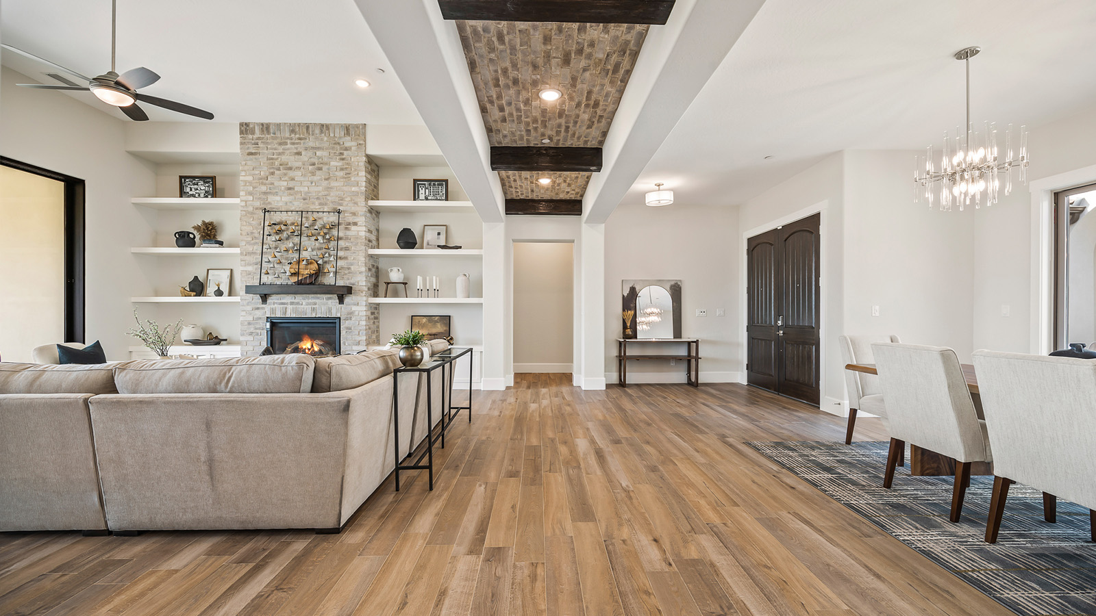 6389_lot40_greatroom01