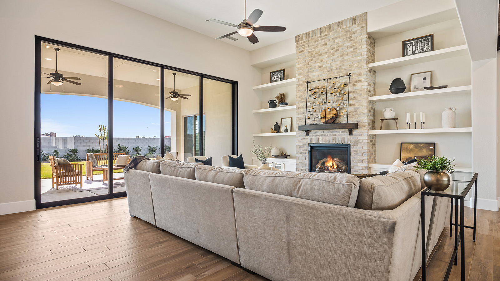 6389_lot40_greatroom02