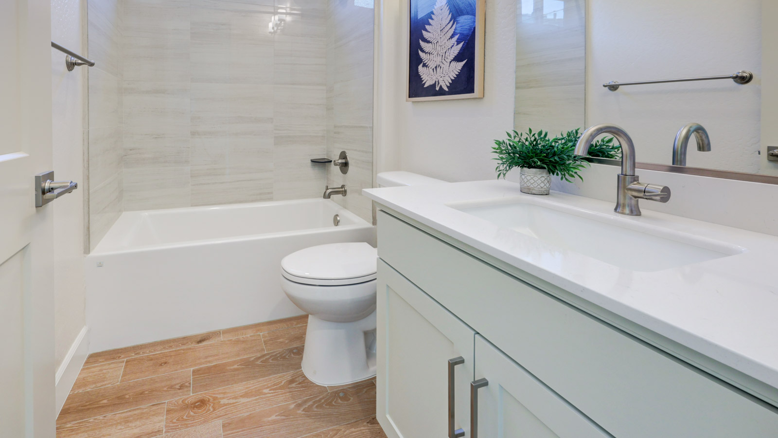 Bath 3 with plank tile