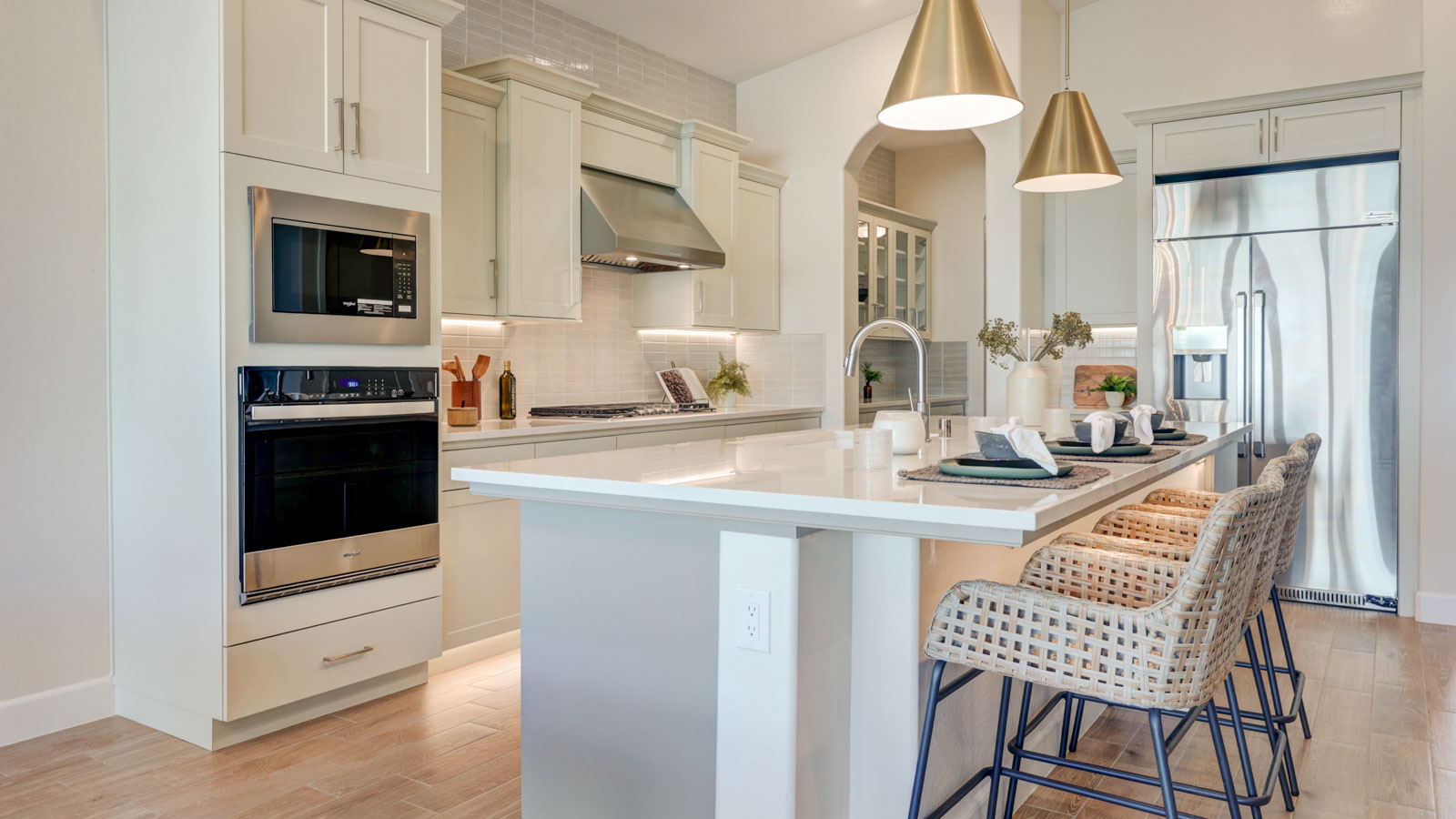 Kitchen with island and breakfast bar