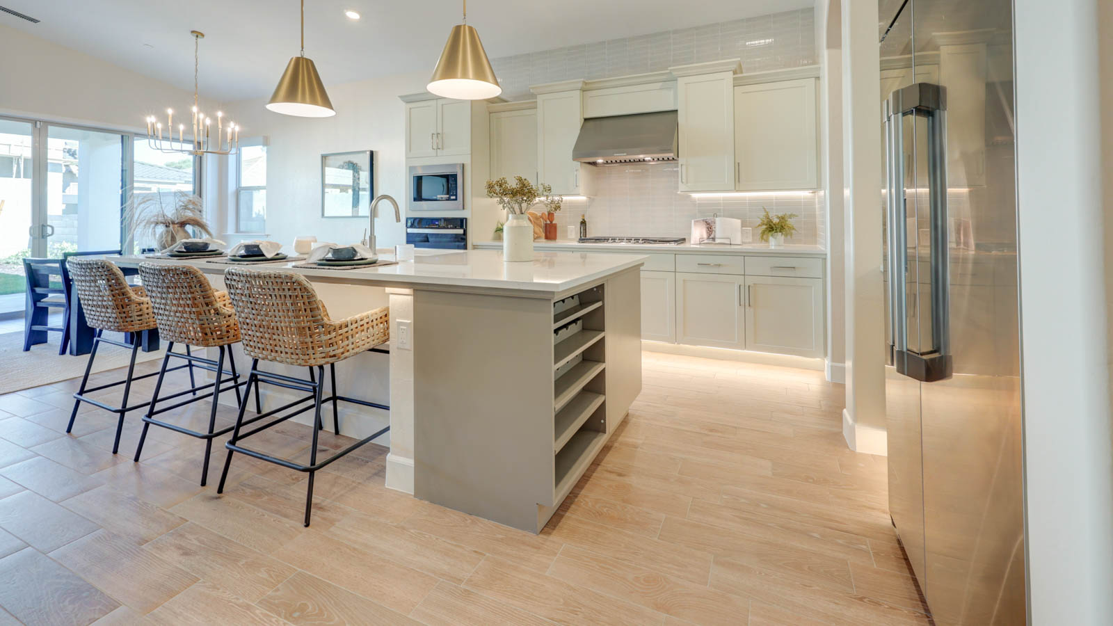Kitchen with island and breakfast bar