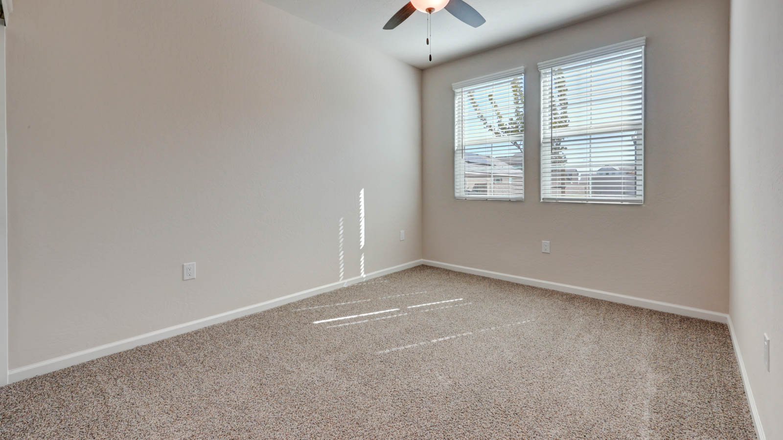 Bedroom 4 with carpet