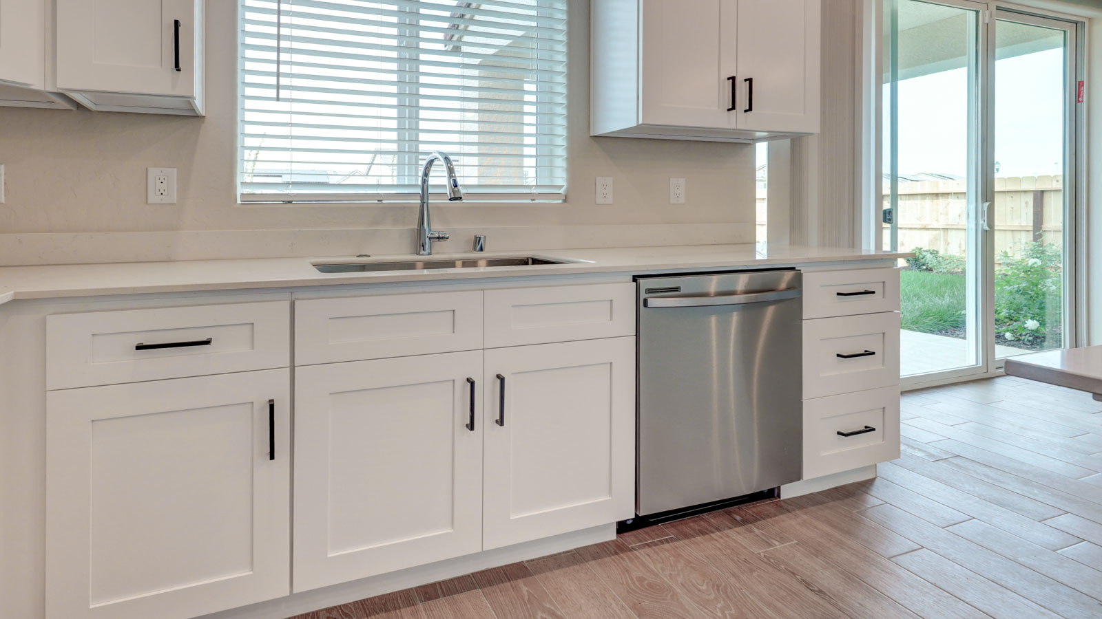 Sink with pull out faucet and dishwasher in Kitchen